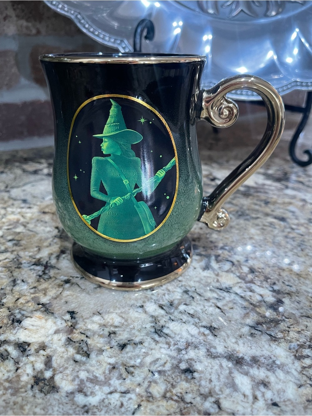 Universal Studios  WICKED DEFY GRAVITY Elba gold handle oversize mug - Brand new
